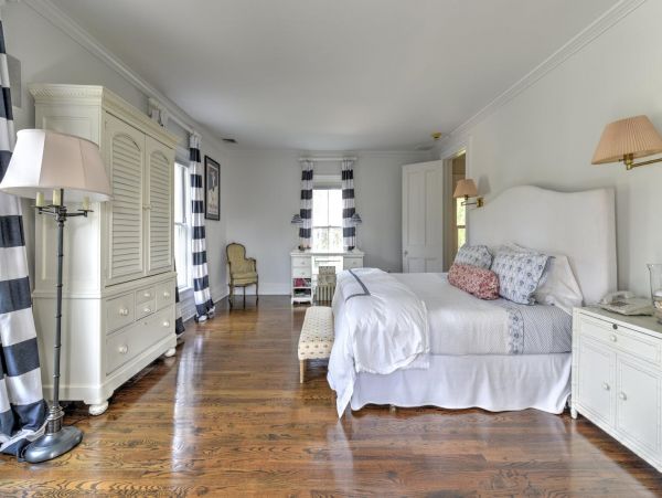 Southampton Vacation Home Six Bedroom with Pool