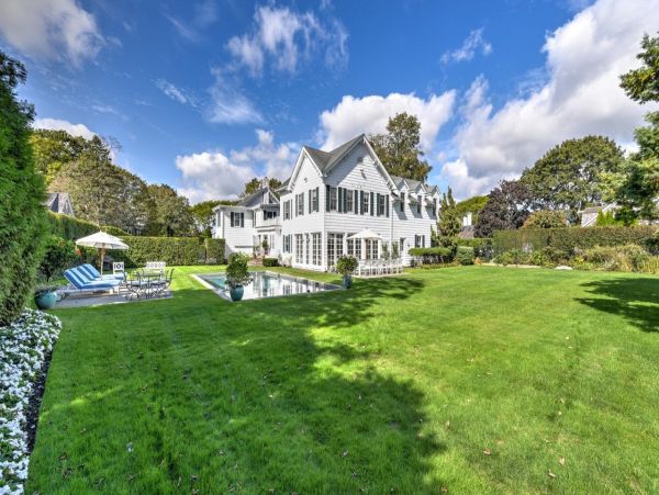 Southampton Vacation Home Six Bedroom with Pool