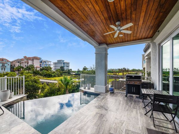 Stunning Vacation Home 2 Blocks from Beach in Hilton Head