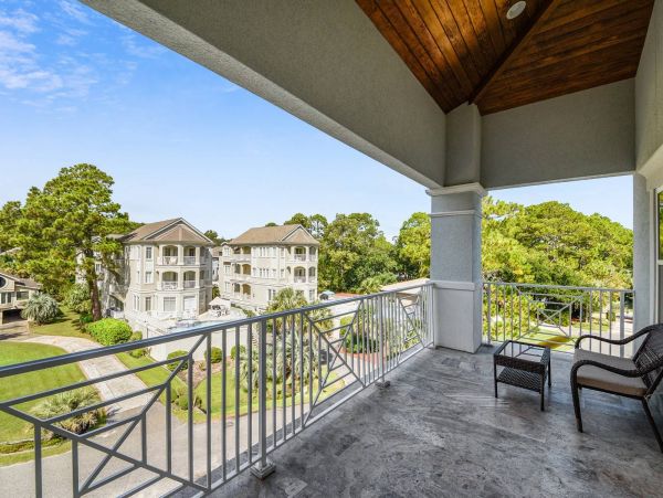 Stunning Vacation Home 2 Blocks from Beach in Hilton Head