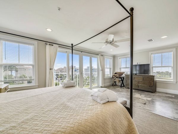 Stunning Vacation Home 2 Blocks from Beach in Hilton Head