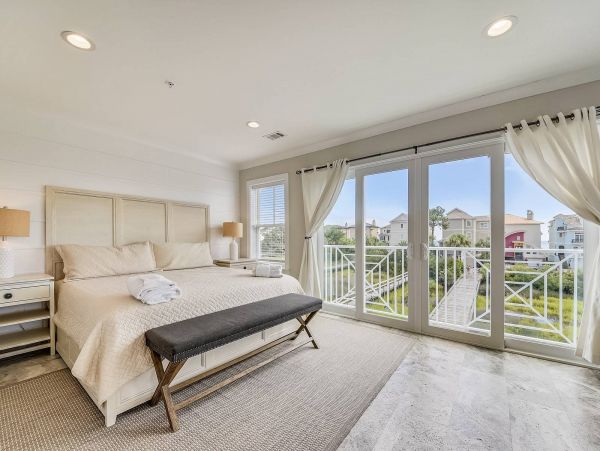 Stunning Vacation Home 2 Blocks from Beach in Hilton Head