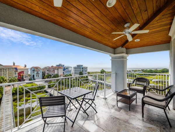 Stunning Vacation Home 2 Blocks from Beach in Hilton Head