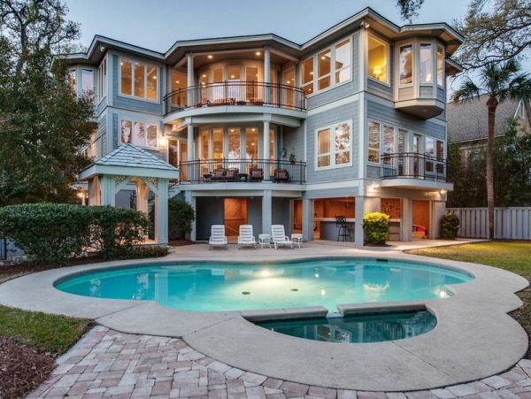 Six Bedroom Rental Home Steps to the Beach in Hilton Head