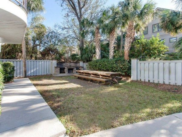 Six Bedroom Rental Home Steps to the Beach in Hilton Head