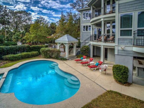 Six Bedroom Rental Home Steps to the Beach in Hilton Head