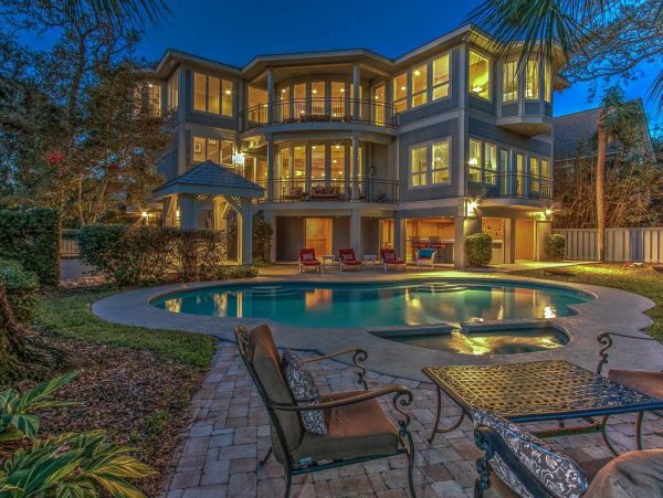 Six Bedroom Rental Home Steps to the Beach in Hilton Head