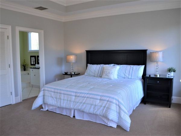 Six Bedroom Rental Home Steps to the Beach in Hilton Head