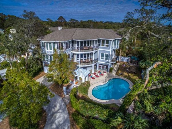 Six Bedroom Rental Home Steps to the Beach in Hilton Head