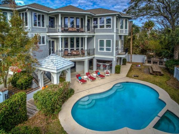 Six Bedroom Rental Home Steps to the Beach in Hilton Head