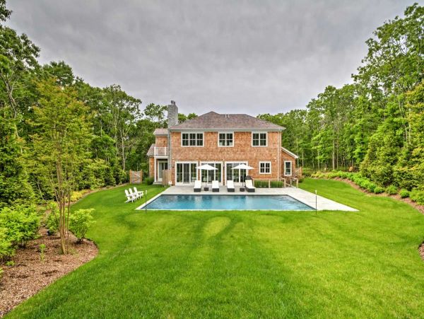 Beautiful Hamptons Vacation Rental with Private Pool