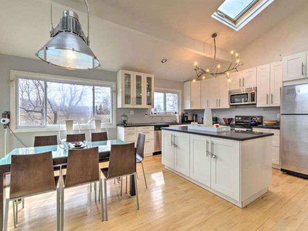 Gorgeous Hamptons Vacation Home with Private Pool Sleeps 12