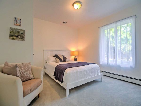 Gorgeous Hamptons Vacation Home with Private Pool Sleeps 12