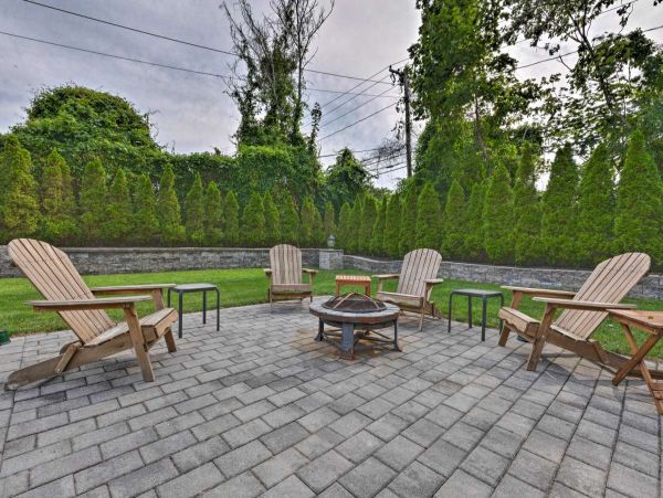Gorgeous Hamptons Vacation Home with Private Pool Sleeps 12