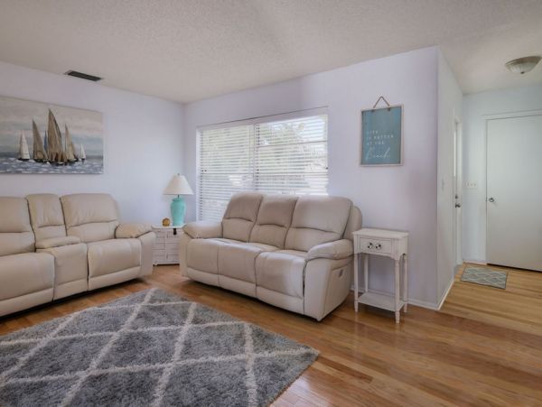 3 Bedroom Vacation Home in Bradenton Beach