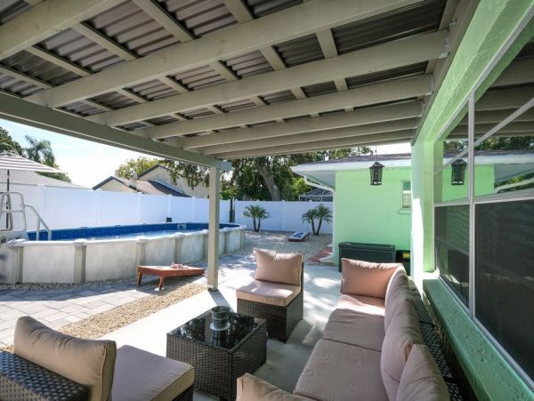 3 Bedroom Vacation Home in Bradenton Beach