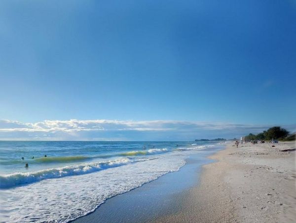 3 Bedroom Vacation Home in Bradenton Beach