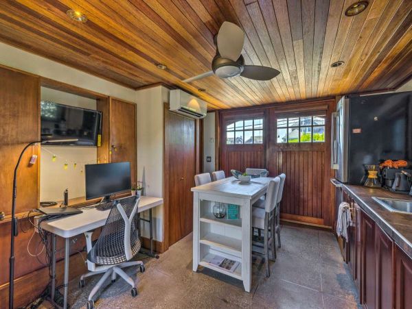 Hamptons Condo 999913