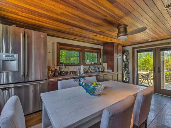 Hamptons Condo 999913