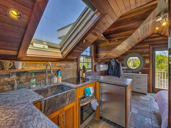 Hamptons Condo 999913