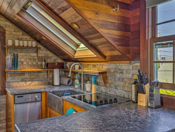 Hamptons Condo 999913