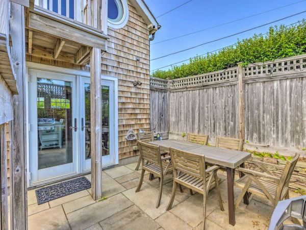 Hamptons Condo 999913