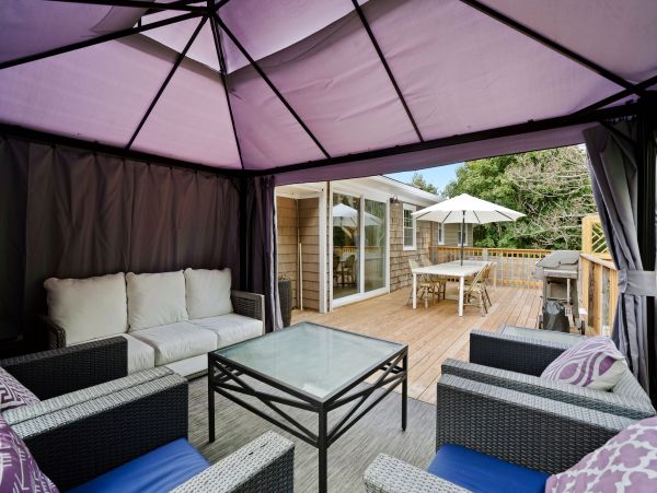 Charming 5 Bedroom Vacation Pool Home in Southampton