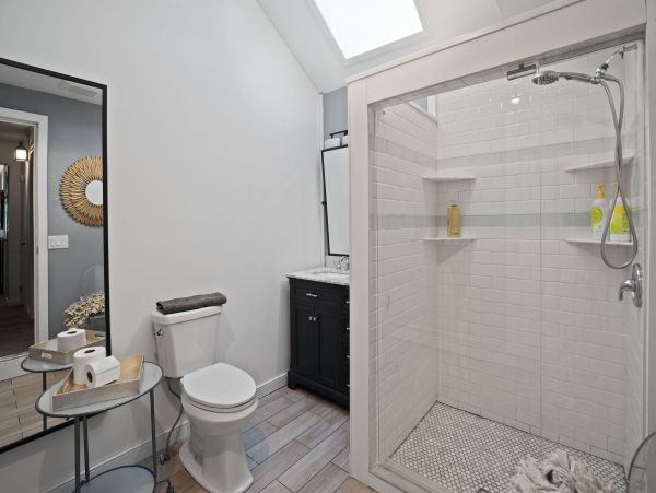Charming 5 Bedroom Vacation Pool Home in Southampton