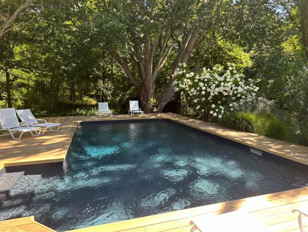 Charming 5 Bedroom Vacation Pool Home in Southampton