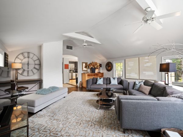 Charming 5 Bedroom Vacation Pool Home in Southampton