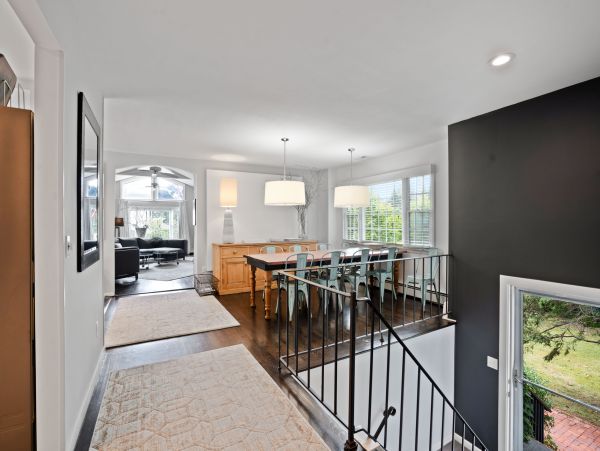 Charming 5 Bedroom Vacation Pool Home in Southampton