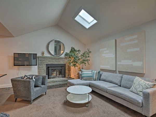 Beautiful 4 Bedroom Home in Southampton Sleeps 8