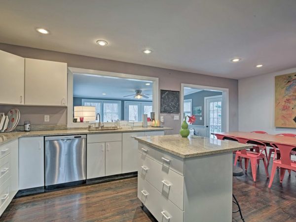 Beautiful 4 Bedroom Home in Southampton Sleeps 8