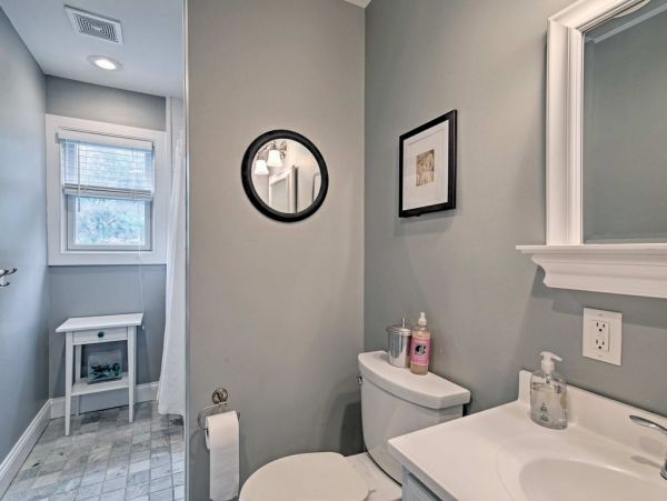 Beautiful 4 Bedroom Home in Southampton Sleeps 8