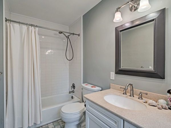 Beautiful 4 Bedroom Home in Southampton Sleeps 8