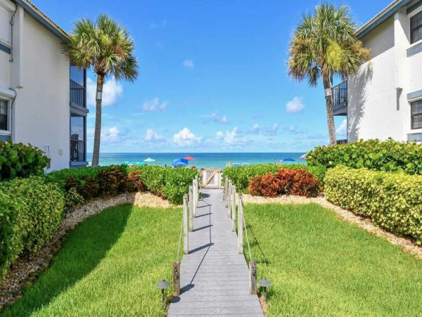 Holmes Beach 2 Bedroom Beach Front Vacation Condo Sleeps 6