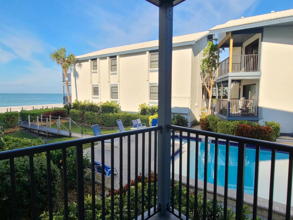 Holmes Beach 2 Bedroom Beach Front Vacation Condo Sleeps 6