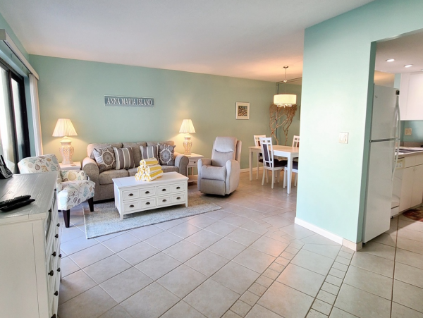 Holmes Beach 2 Bedroom Beach Front Vacation Condo Sleeps 6