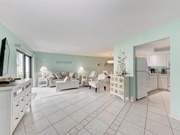Beachfront Holmes Beach Condo With Gulf Views And Pool