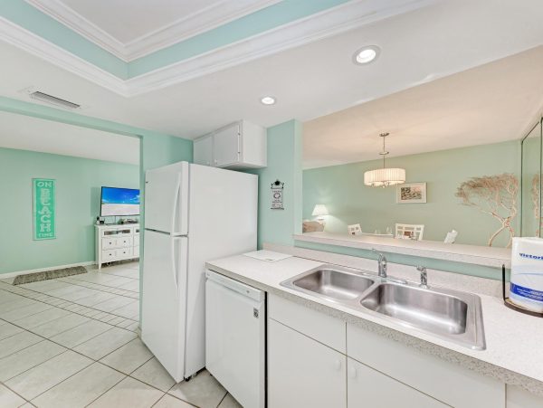 Beachfront Holmes Beach Condo With Gulf Views And Pool