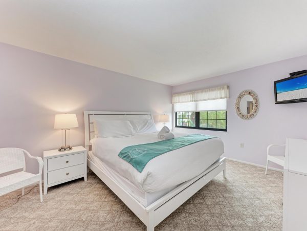 Beachfront Holmes Beach Condo With Gulf Views And Pool