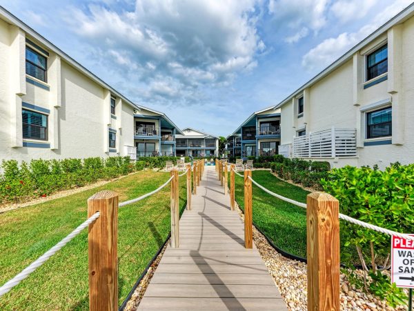 Beachfront Holmes Beach Condo With Gulf Views And Pool