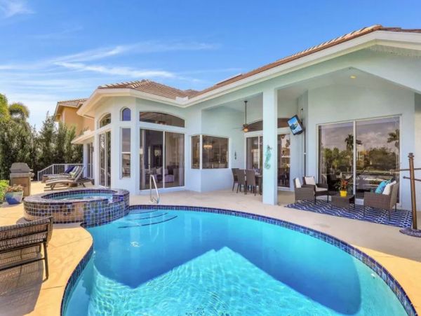 Luxury Vacation Home in Marco Island with Pool and Hot Tub
