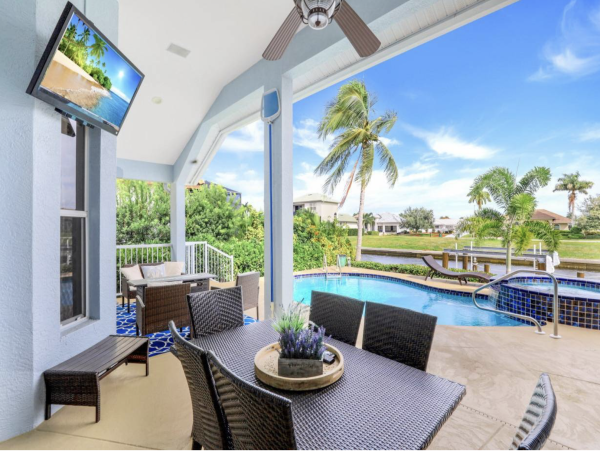 Luxury Vacation Home in Marco Island with Pool and Hot Tub