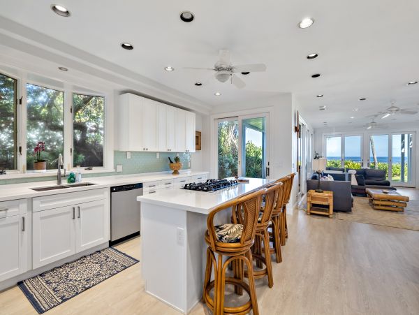 Beachfront Exclusive Vacation Home with Amazing Ocean Views