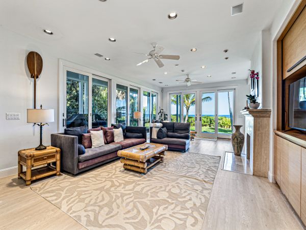 Beachfront Exclusive Vacation Home with Amazing Ocean Views