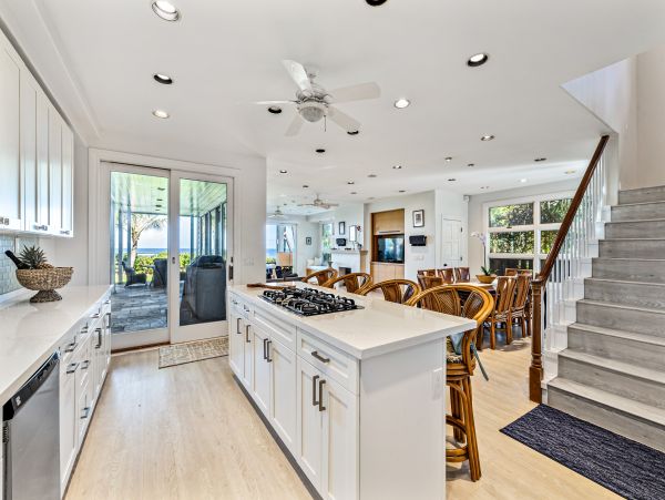 Beachfront Exclusive Vacation Home with Amazing Ocean Views