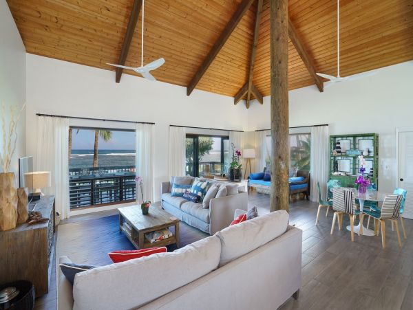 Beachfront Exclusive Vacation Home in Mokuleia 8 Guests