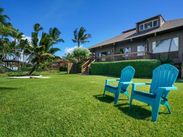 Beachfront Exclusive Vacation Home in Mokuleia 8 Guests