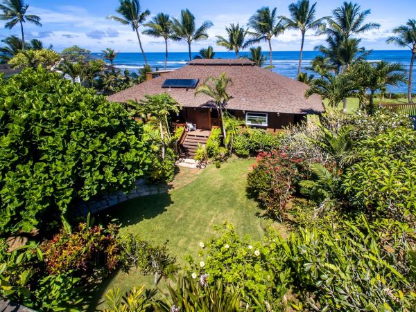 Beachfront Exclusive Vacation Home in Mokuleia 8 Guests